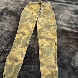 holister camo pants